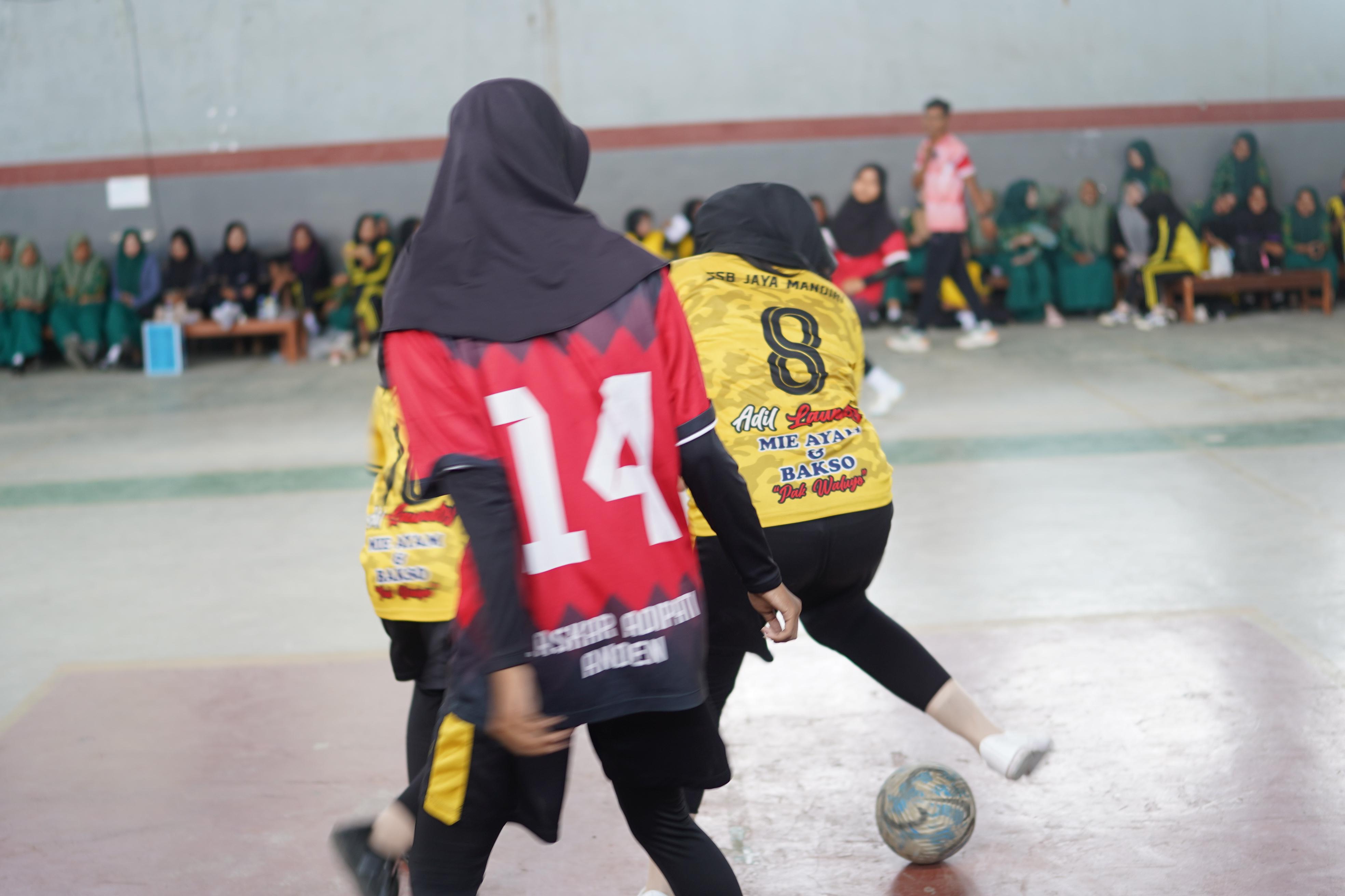 Adu Strategi & Semangat: Futsal Putri Jadi Sorotan Class Meeting SMK Ma’arif 9 Kebumen 2024